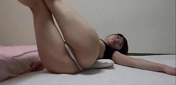  Japanese teen aerobics in the room while showing underwear